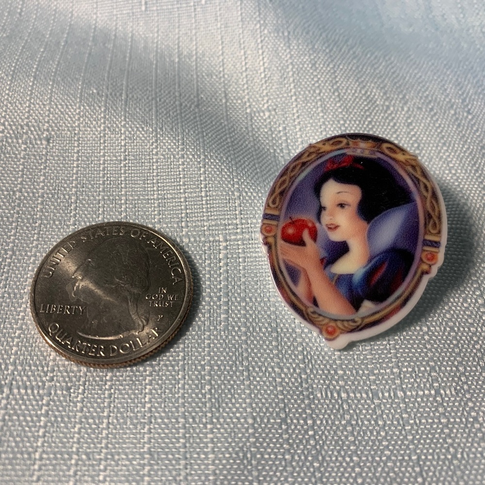 NWT Handmade Disney Snow White Pierced Earrings! - Picture 2 of 3